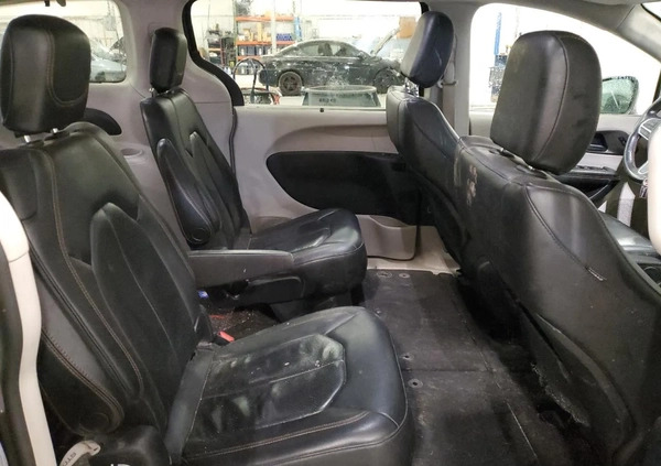 Chrysler Pacifica cena 59900 przebieg: 90606, rok produkcji 2020 z Piotrków Trybunalski małe 92